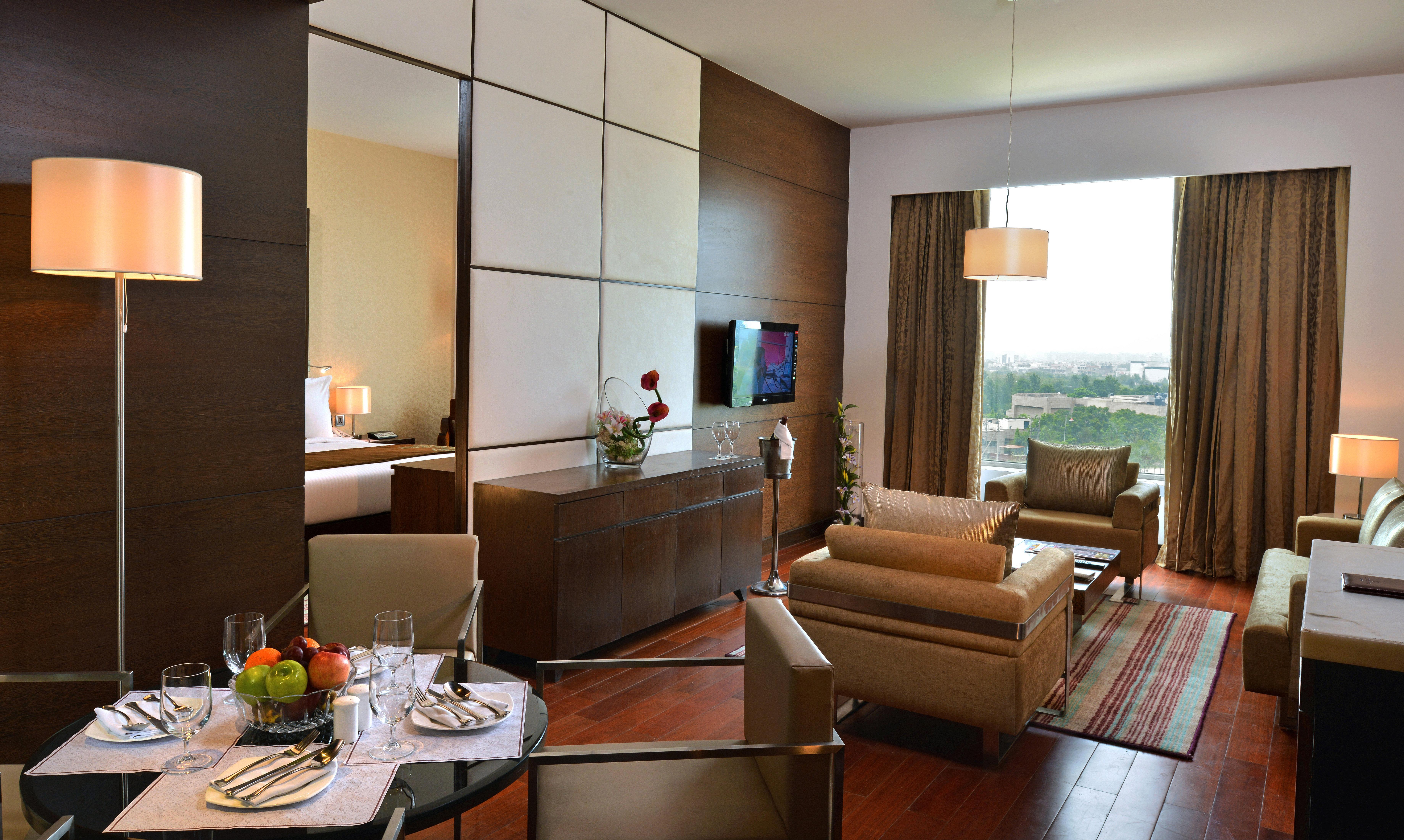 Holiday Inn Chandigarh Panchkula, An Ihg Hotel Værelse billede Suite at the Taj Bengal