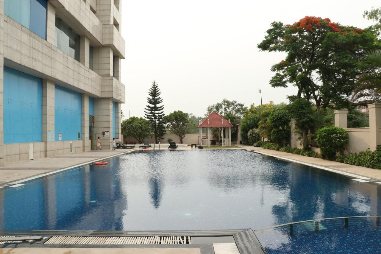 Holiday Inn Chandigarh Panchkula, An Ihg Hotel Eksteriør billede Swimming pool at the hotel