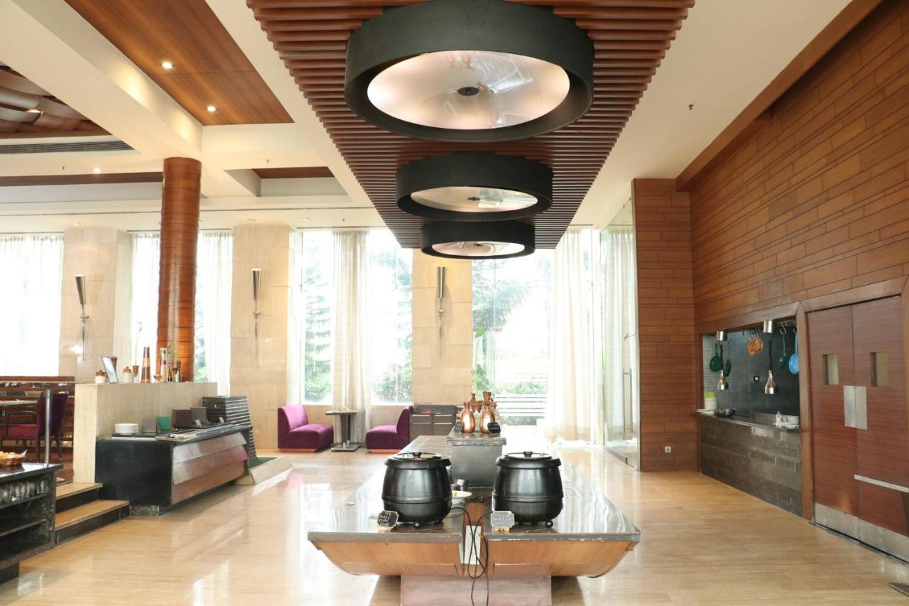 Holiday Inn Chandigarh Panchkula, An Ihg Hotel Eksteriør billede The interior of the hotel