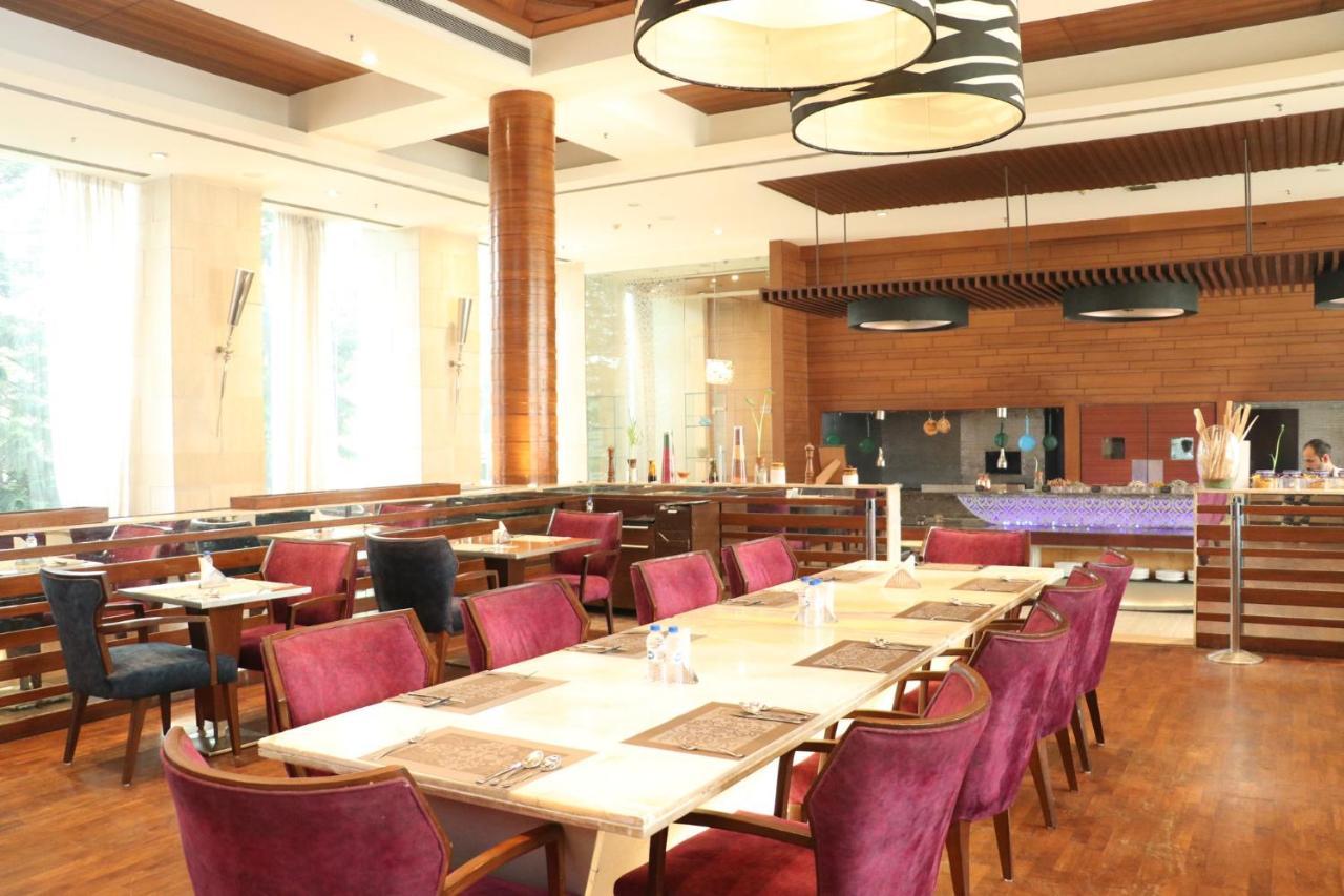 Holiday Inn Chandigarh Panchkula, An Ihg Hotel Eksteriør billede The restaurant