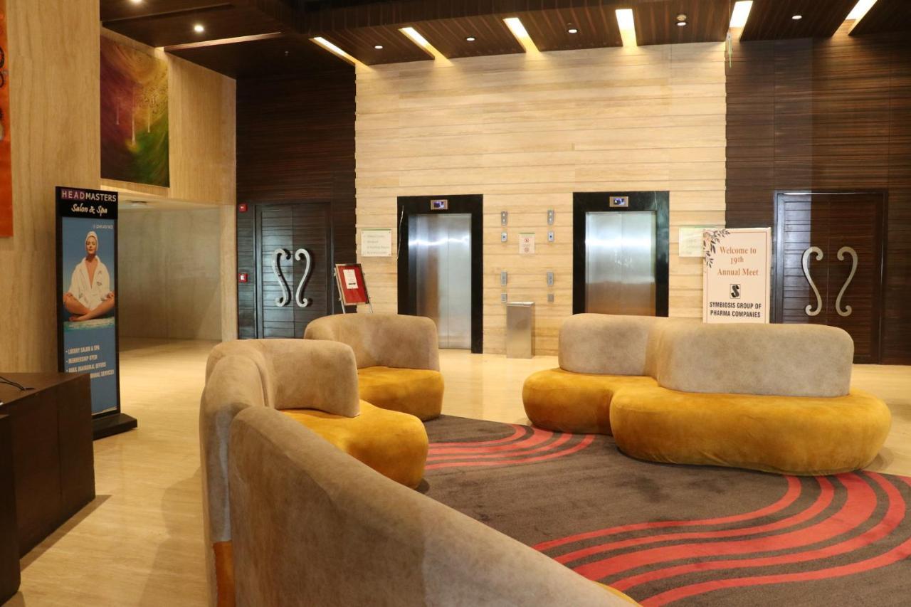 Holiday Inn Chandigarh Panchkula, An Ihg Hotel Eksteriør billede The lobby of the hotel