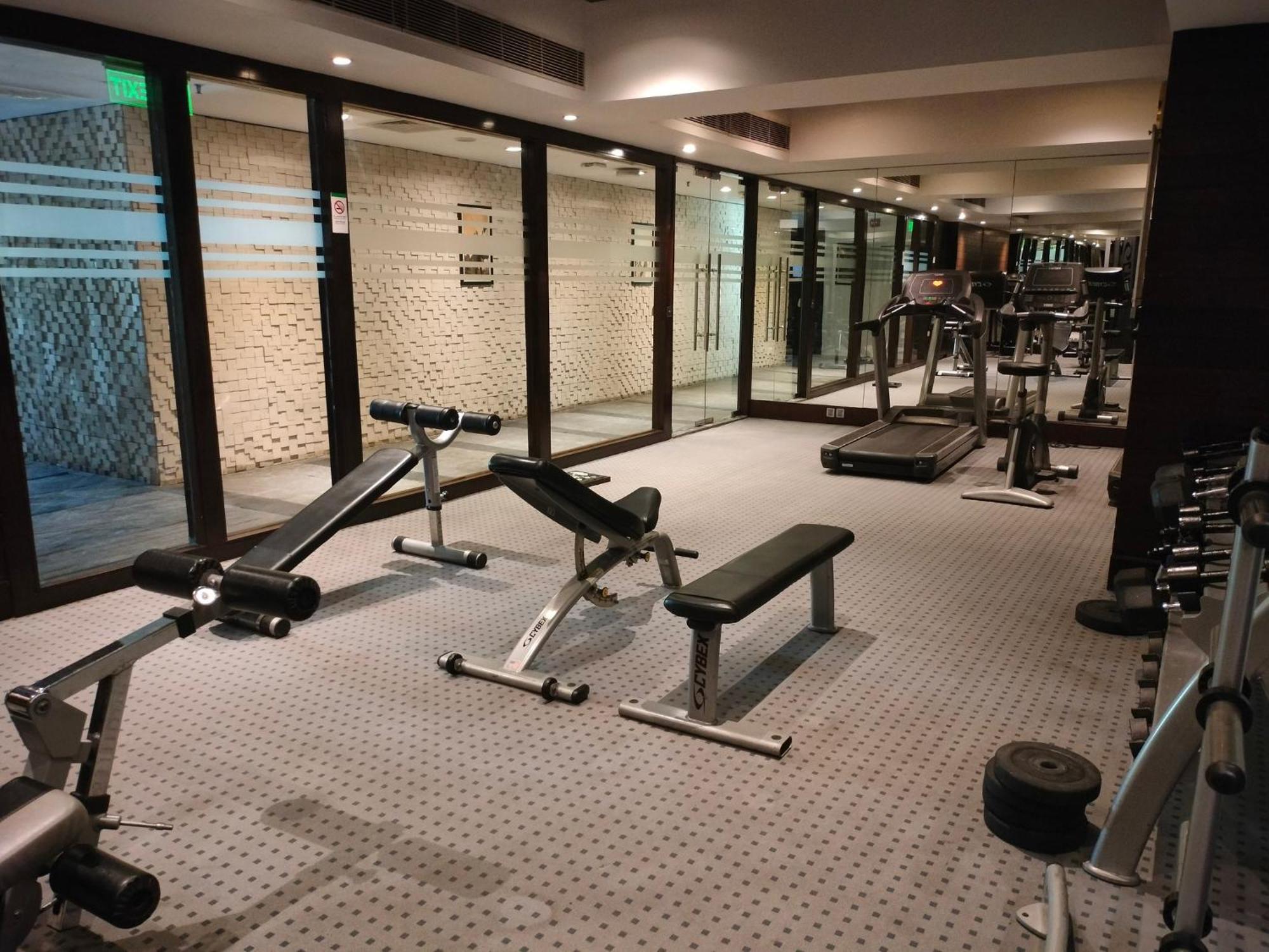 Holiday Inn Chandigarh Panchkula, An Ihg Hotel Eksteriør billede The gym at the hotel
