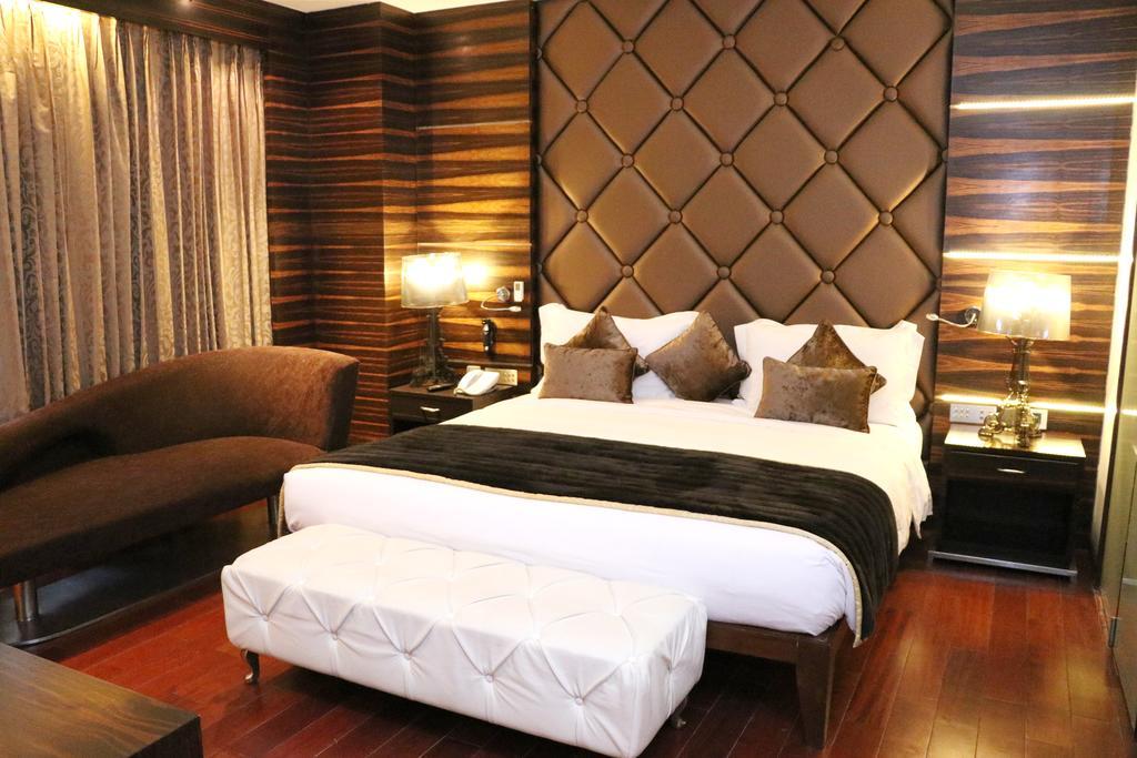 Holiday Inn Chandigarh Panchkula, An Ihg Hotel Eksteriør billede A bedroom at the Taj Bengal